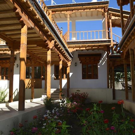 Lha-Ri-Sa Resort ليه المظهر الخارجي الصورة